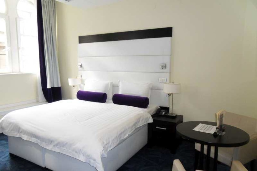 Bett Hotel Central