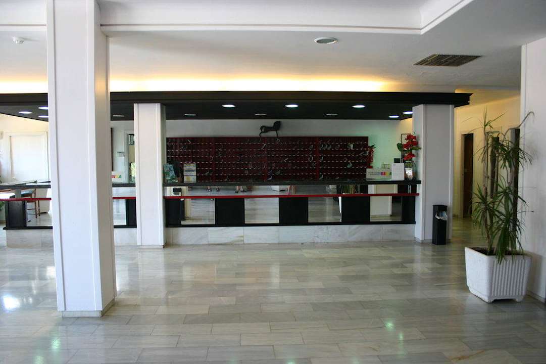 Lobby FERGUS Style Bahamas