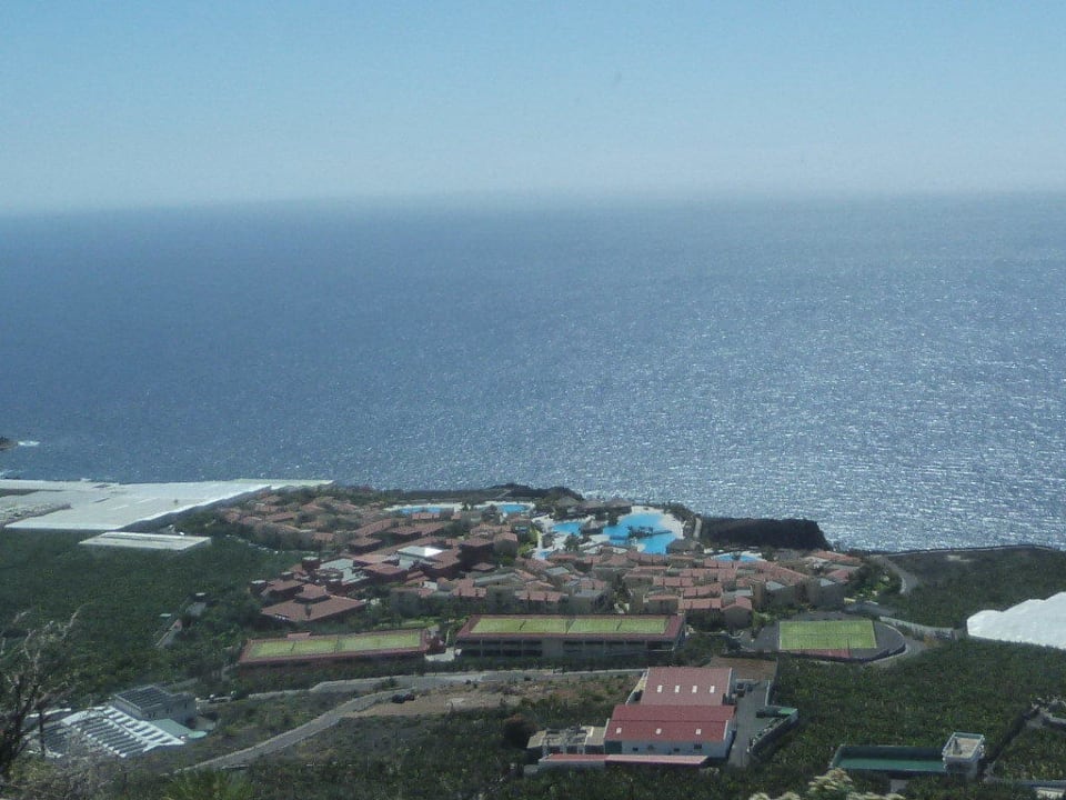 Blick von der Serpentinenstraße auf die Anlage La Palma Princess