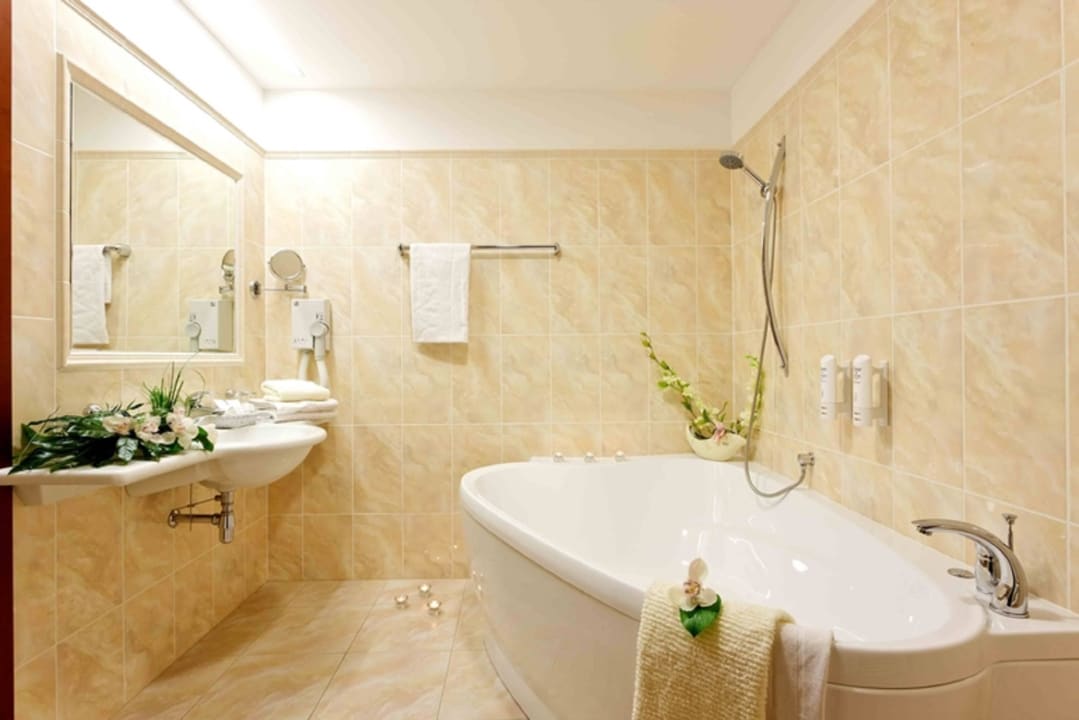 Elegant Suite - bathroom Hotel Olympia