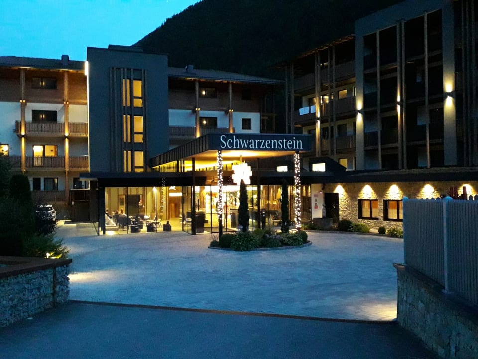 Außenansicht Hotel Schwarzenstein