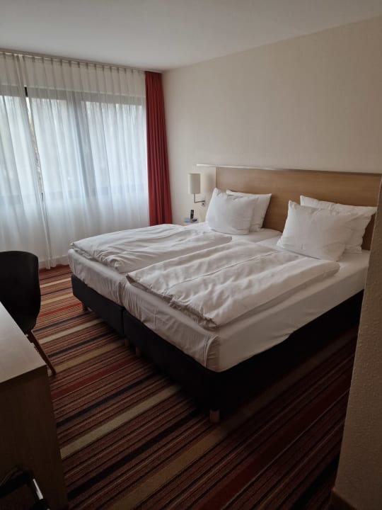 Zimmer H+ Hotel Bochum