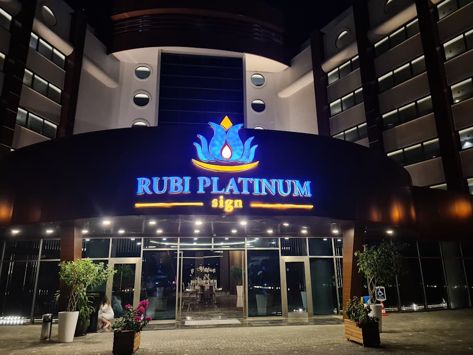 Außenansicht Rubi Platinum Sign