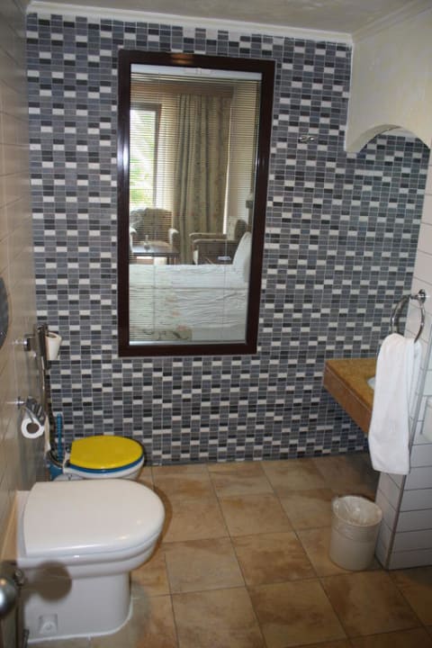 Neues Bad mit Fenster zum Schlafzimmer Hotel Defne Dream