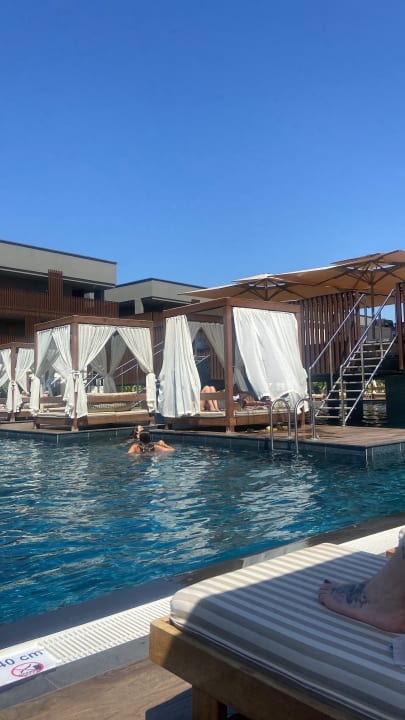 Pool Jacaranda Luxury Resort