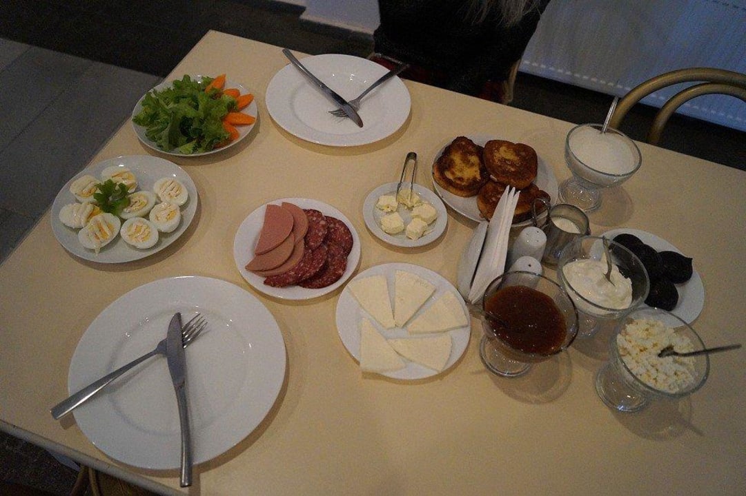 Das GESAMTE schlecht schmeckende Frühstück Hotel Rcheuli Palace