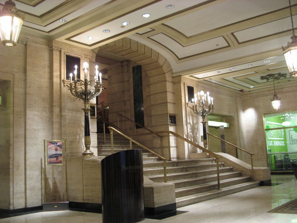 Hoteleingang Palmer House A Hilton Hotel
