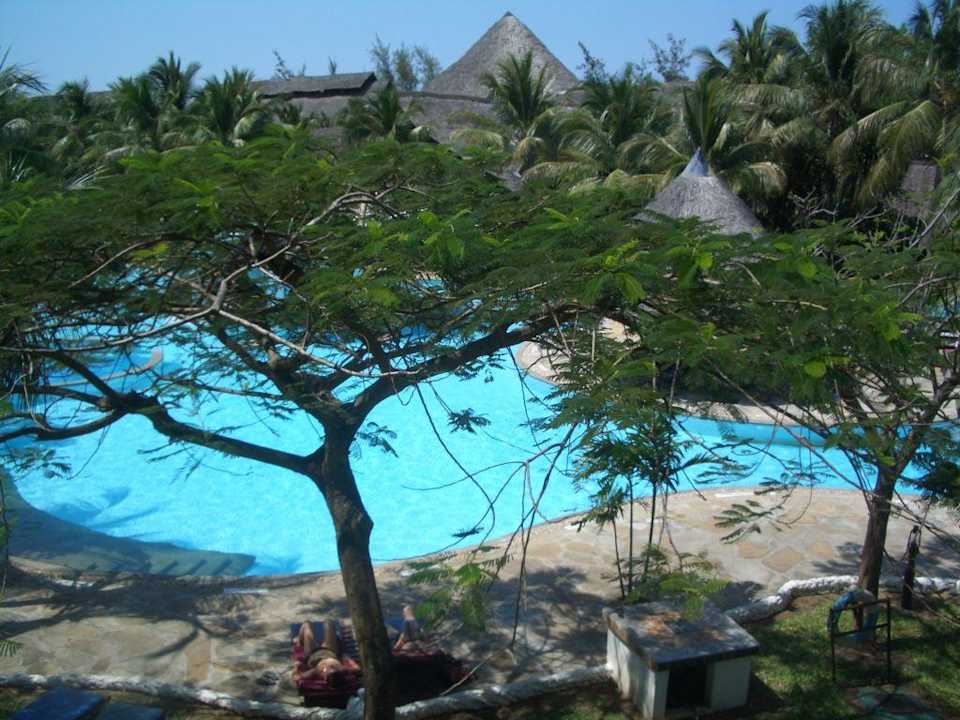 Blick vom Balkon auf den hinteren Pool Hotel Southern Palms Beach Resort