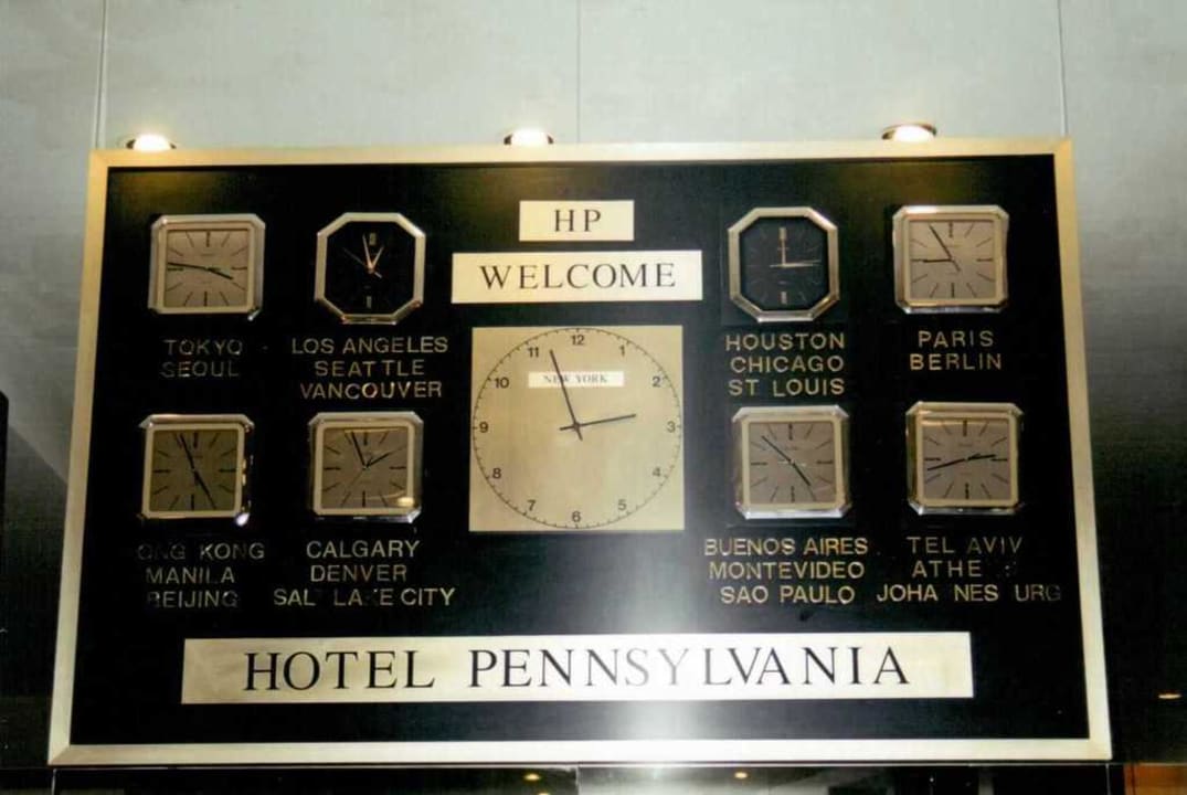 Verschiedene Uhrzeiten New York's Hotel Pennsylvania