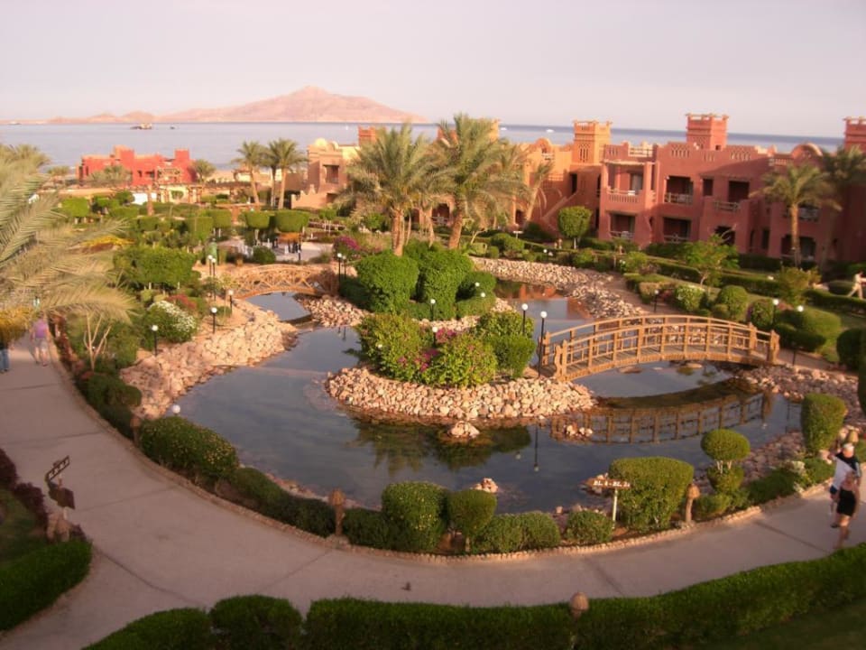Bei Sonnenuntergang Charmillion Sea Life Resort
