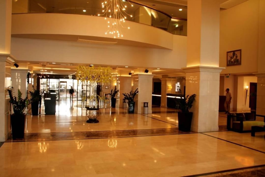 Eingang Holiday Inn Resort Dead Sea