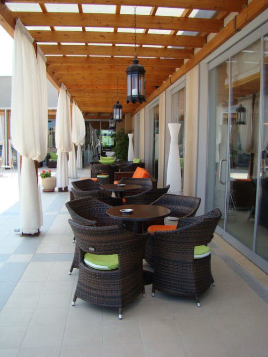 Gemütliche Terrasse alltoura Club Hotel Poseidon Palace