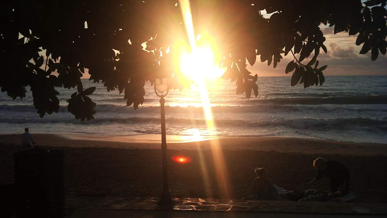 Sonnenuntergang wie im Sommer Aska Hotel Just in Beach