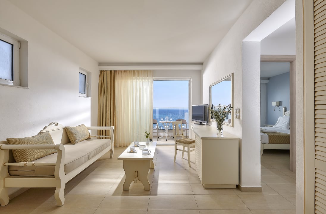 Zimmer Alexander Beach Hotel & Village Resort