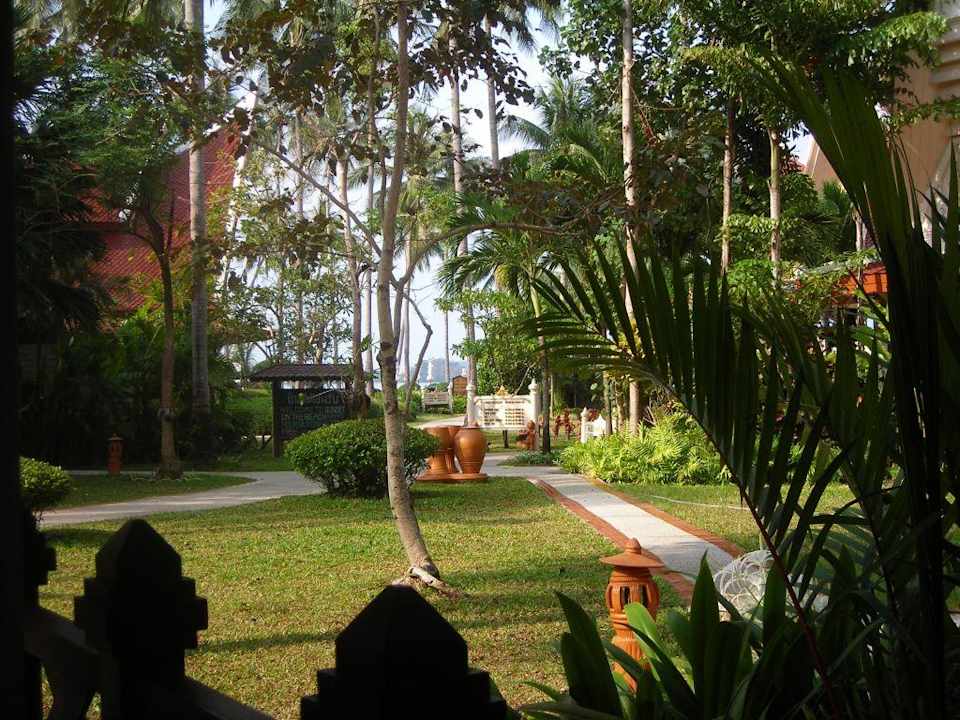 Gartenanlage Santhiya Tree Koh Chang Resort
