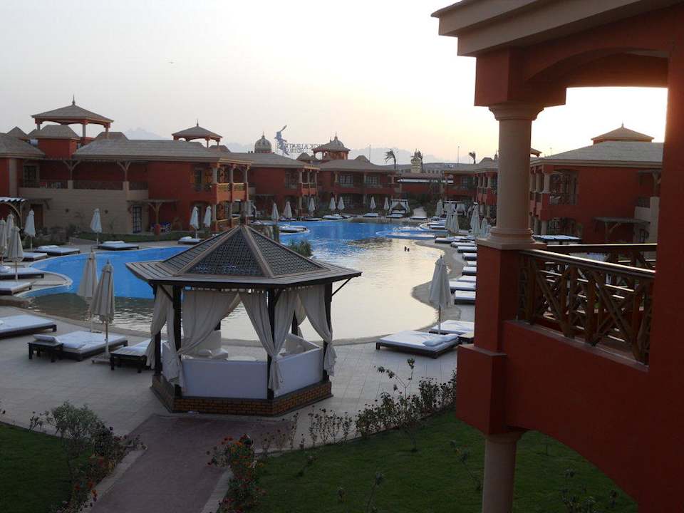 Blick auf einen der 7 Pools Pickalbatros Alf Leila Wa Leila Resort - Neverland Hurghada