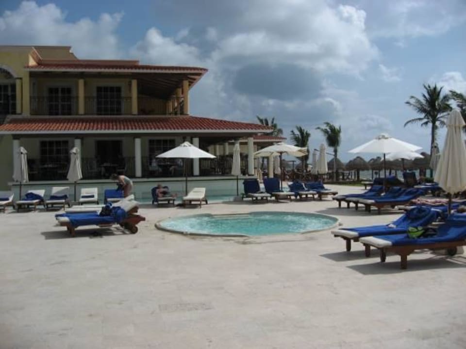 Whirlpool & Restaurant Hyatt Zilara Riviera Maya