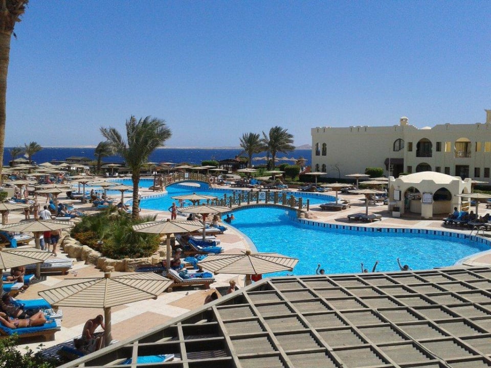  Blick auf Poolanlage und Meer Sea Club Resort Charmillion Club Resort