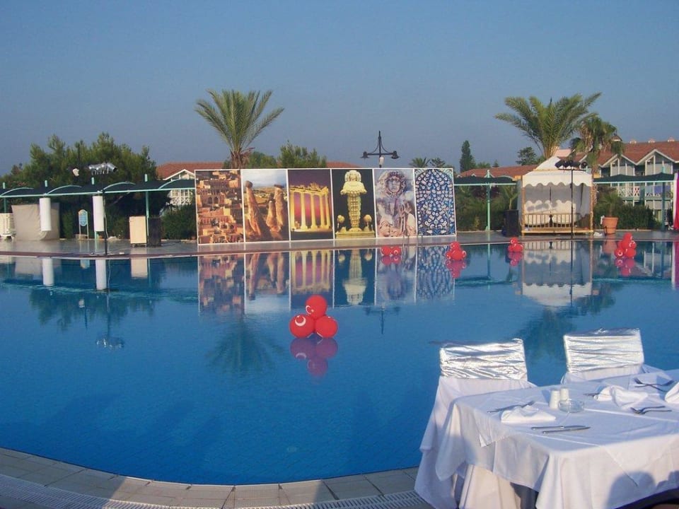 Pool beim Türkischen Abend Asteria Family Resort Side