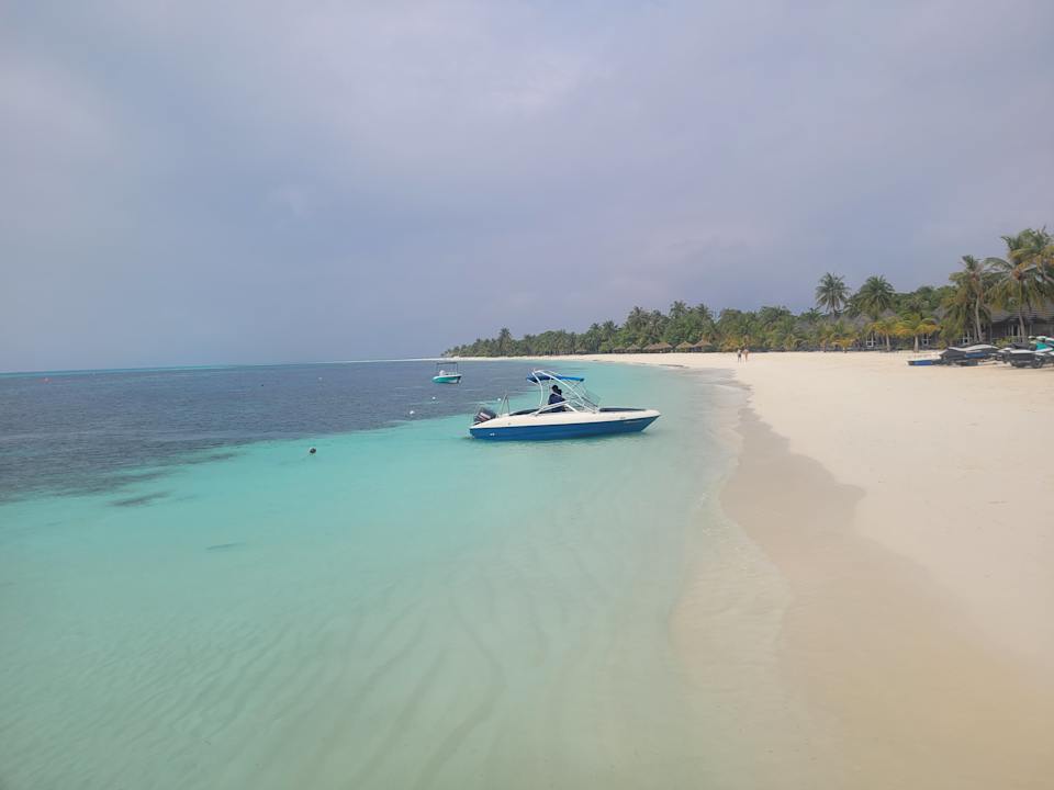 Strand Kuredu Island Resort & Spa
