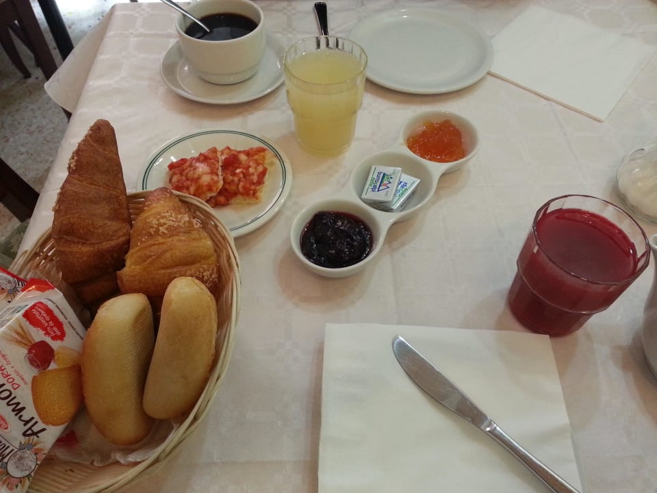 Frühstück Hotel Antigo Trovatore
