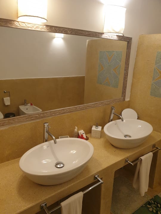 Zimmer Pongwe Bay Resort