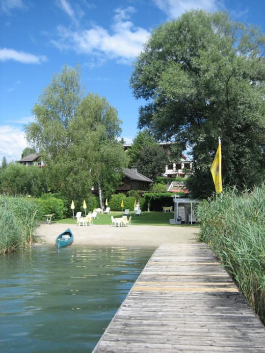 Blick vom Steg zum Hotelstrand Ferienhotel Schönruh