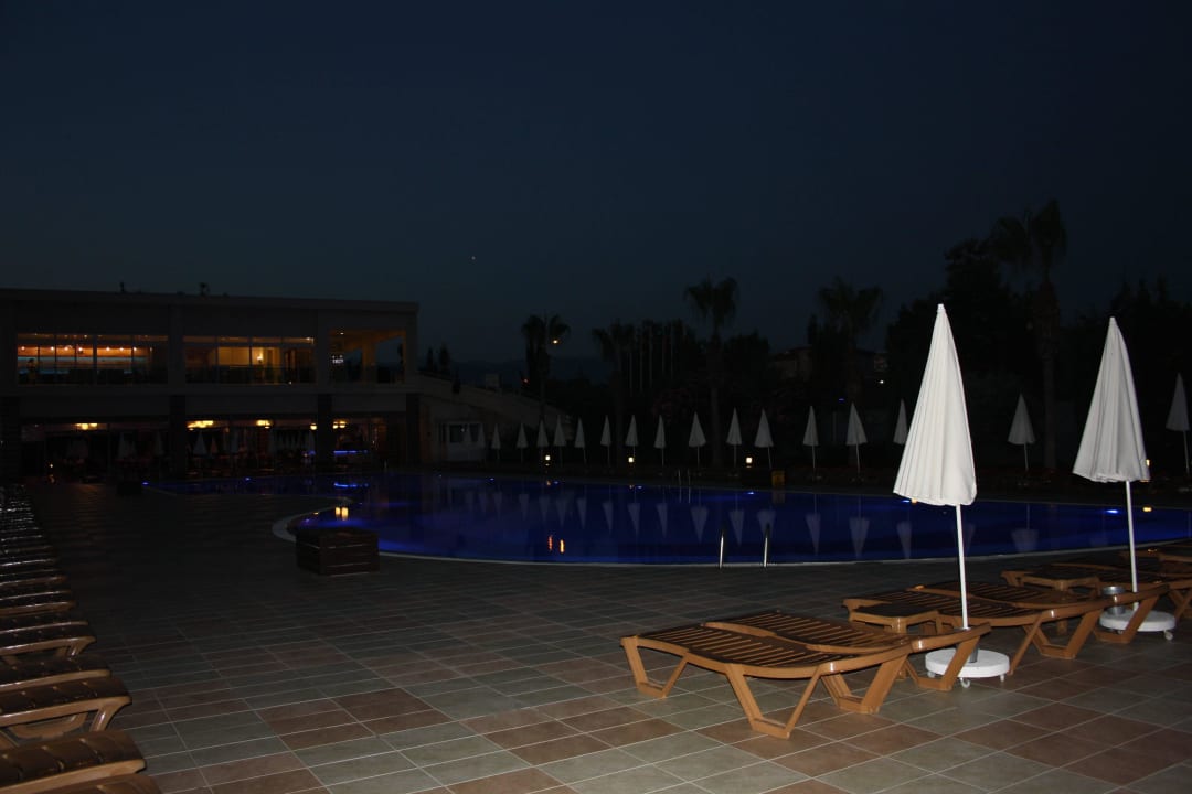 Pool Abends Solivia Hotel