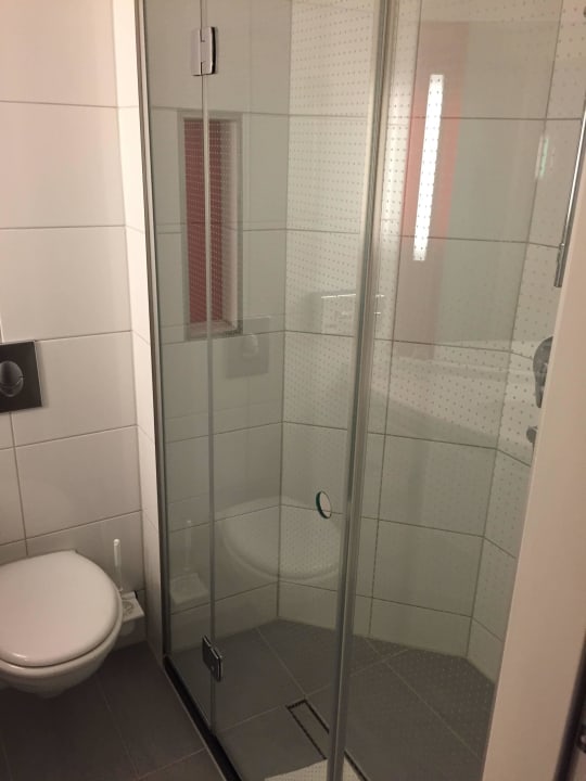 Dusche ibis Berlin Kurfürstendamm