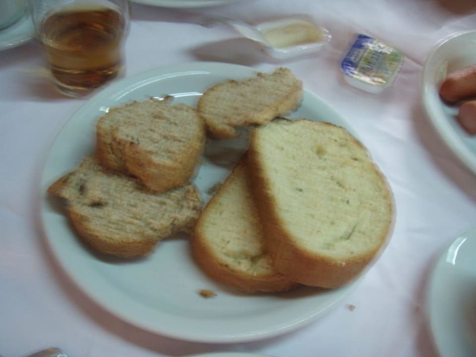 "Leckeres" Brot, was es jeden Tag gab! Philoxenia Hotel