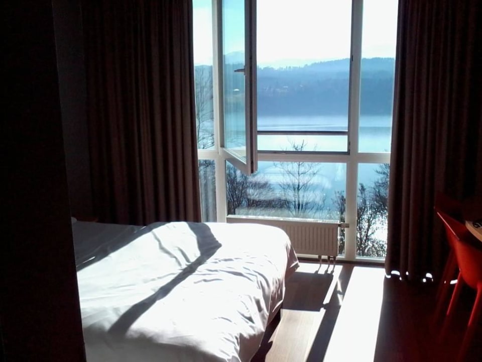 Zimmer mit Blick auf Wörthersee ibis Hotel Wörthersee