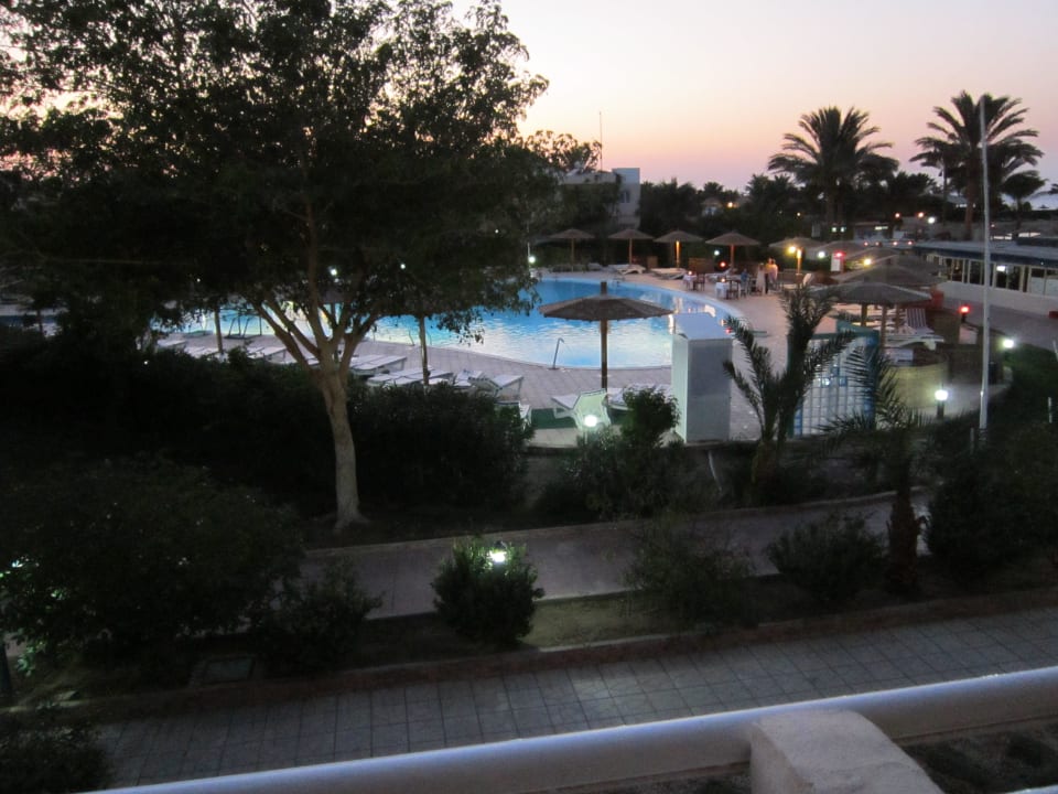 Zimmerausblick auf den Pool Golden Beach Resort