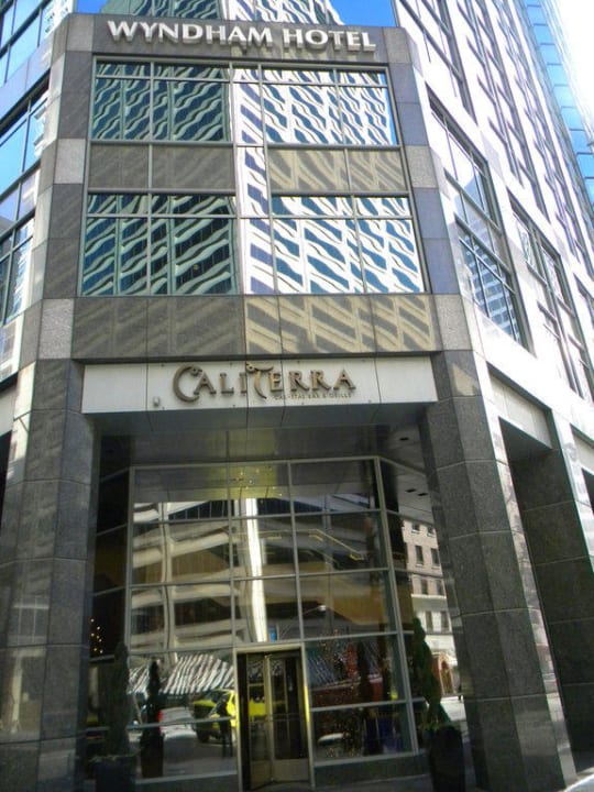 Eingang des Hotels Hyatt Chicago Magnificent Mile