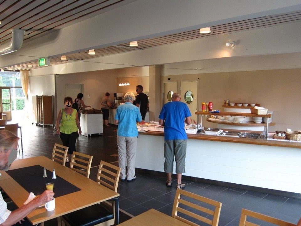 Steriler, kühler, Frühstücksraum (Mensa-Ambiente) Brofästet Hotel & Konferens