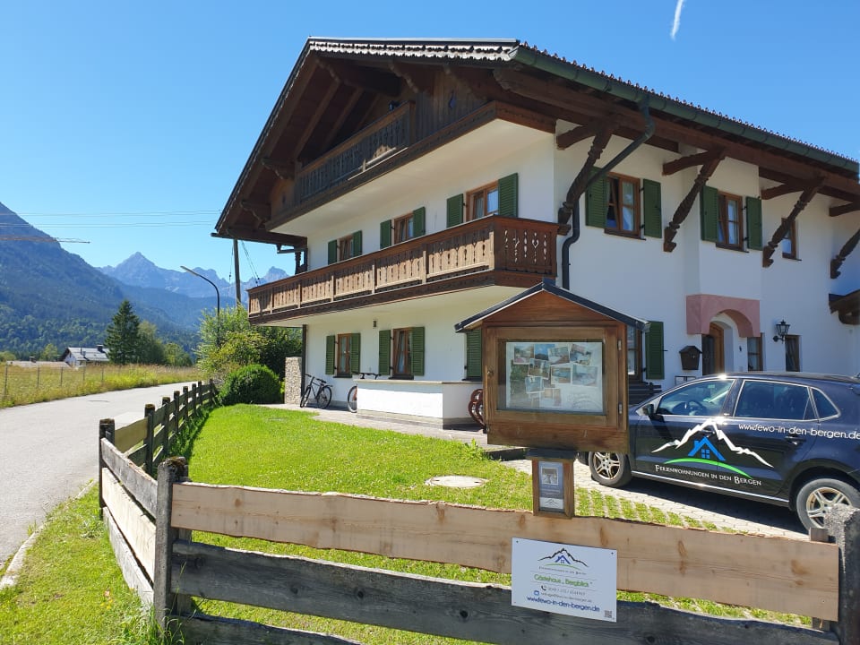 Außenansicht Gästehaus Bergblick - FeWo Arnspitze