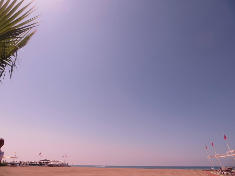 Strand vor den Pavillons Hotel Delphin Diva