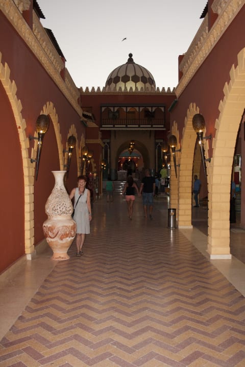 In der Passage Pickalbatros Alf Leila Wa Leila Resort - Neverland Hurghada