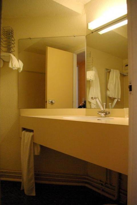 Salle de bains chambre familiale Hotel Carlit