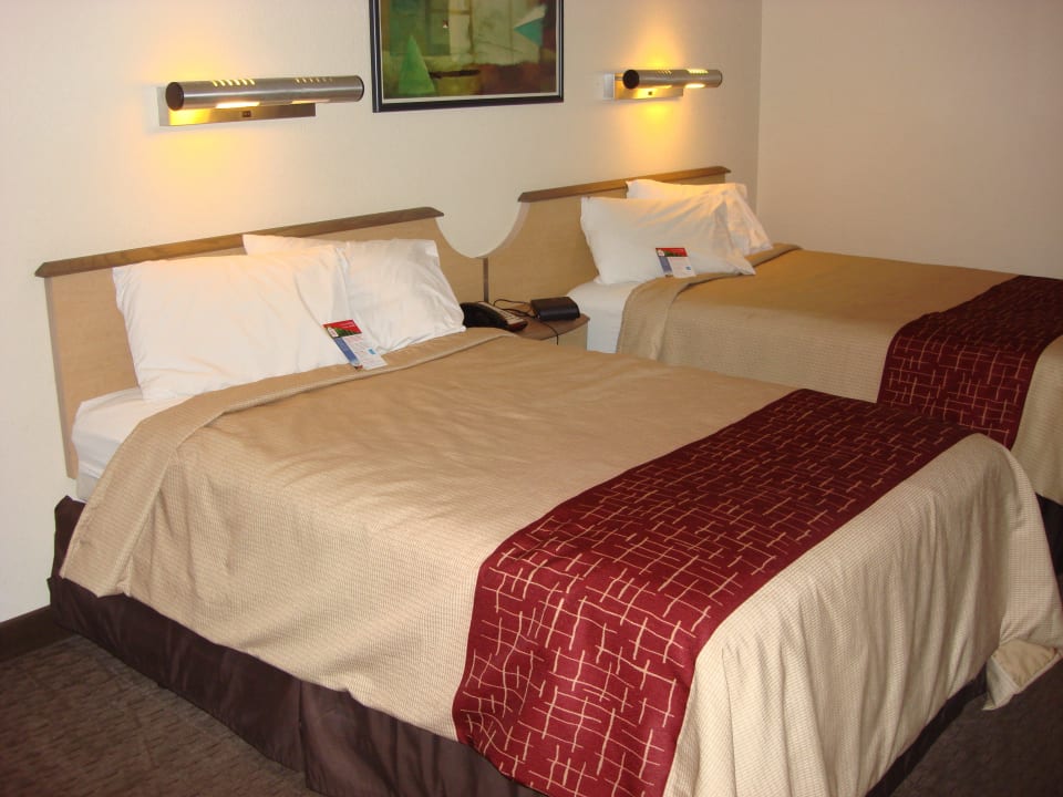 Comforty beds Midpointe Hotel by Rosen Hotels & Resorts