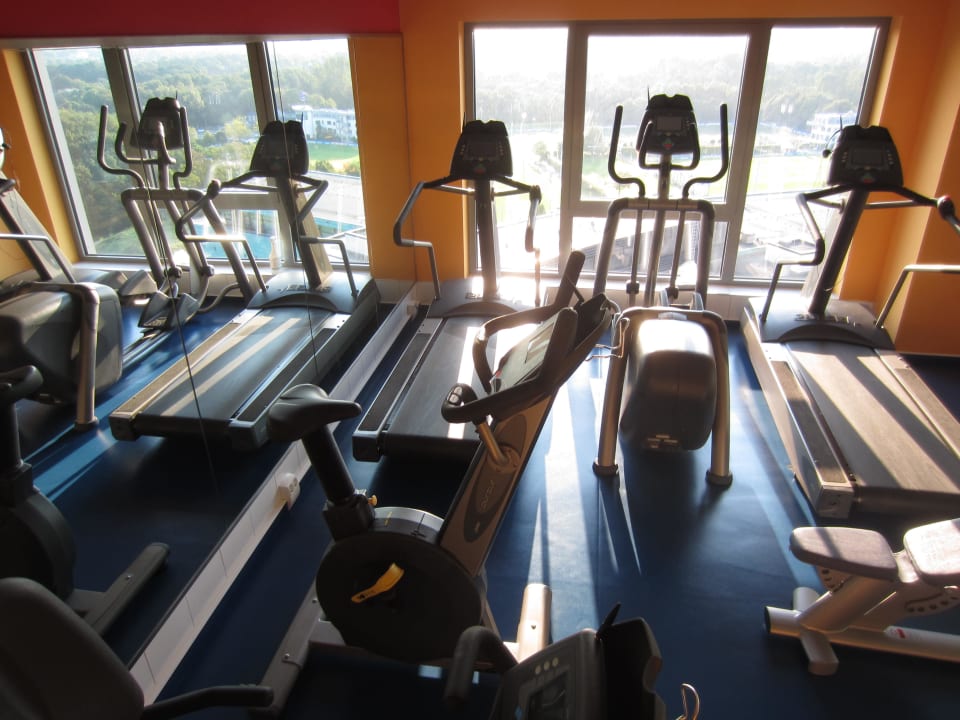 Fitness-Raum im 11. Stock - tolle Aussicht Welcome Hotel Gelsenkirchen