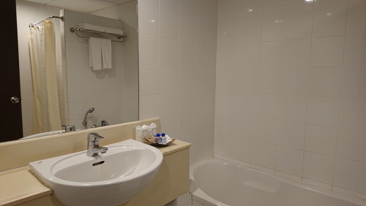 Zimmer Golden Crown Plaza Hotel