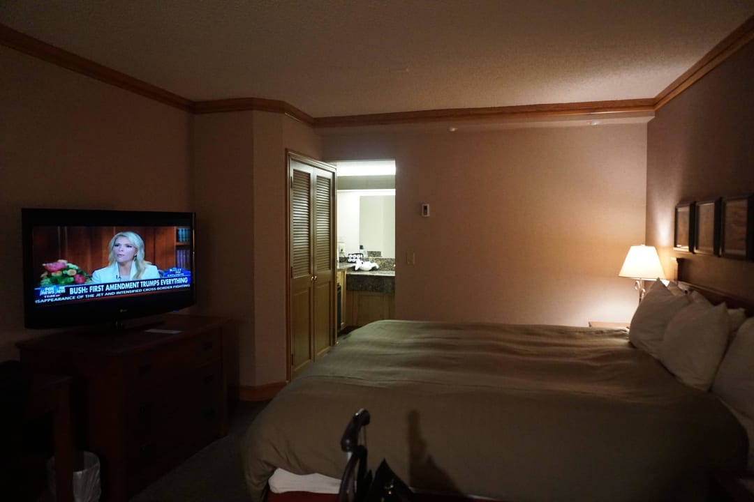 Zimmer Cavalier Oceanfront Resort