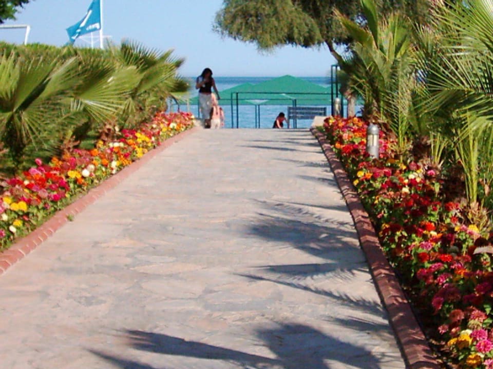 Weg zum Strand Le Jardin Resort
