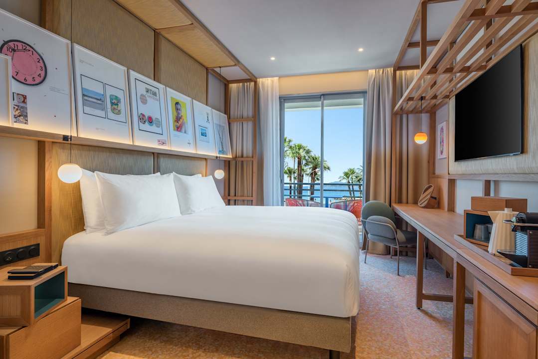 Zimmer Canopy by Hilton Cannes