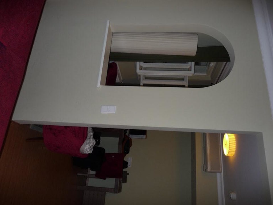 Zimmer 203 vom Bett aus gesehen Hotel Elefant