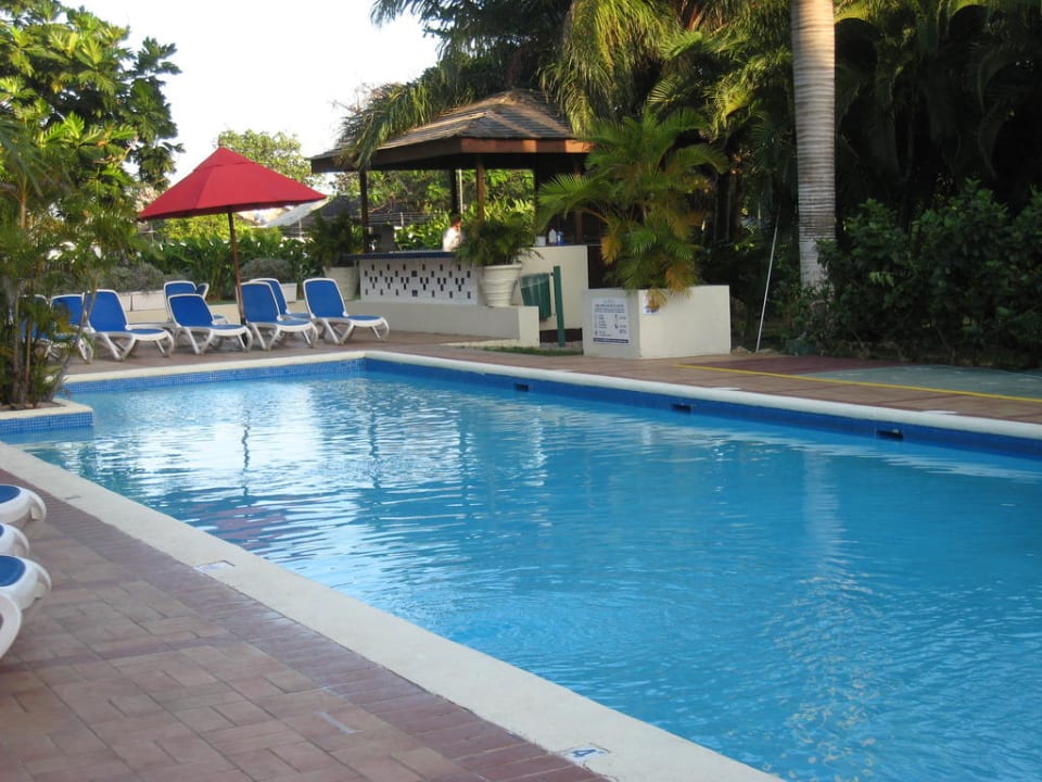 Adults pool und bar Grand Muthu Club Caribbean Runaway Bay