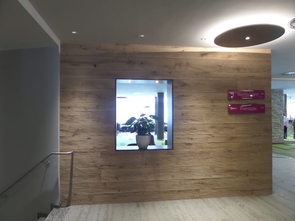 Neuer Abgang mit neuen Stufen in den Therapiebereich  Vivea Hotel Bad Schönau - Zur Quelle