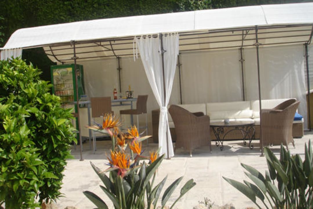 Bar aan het zwembad Bed & Breakfast Les Cavaliers de Saint-Paul