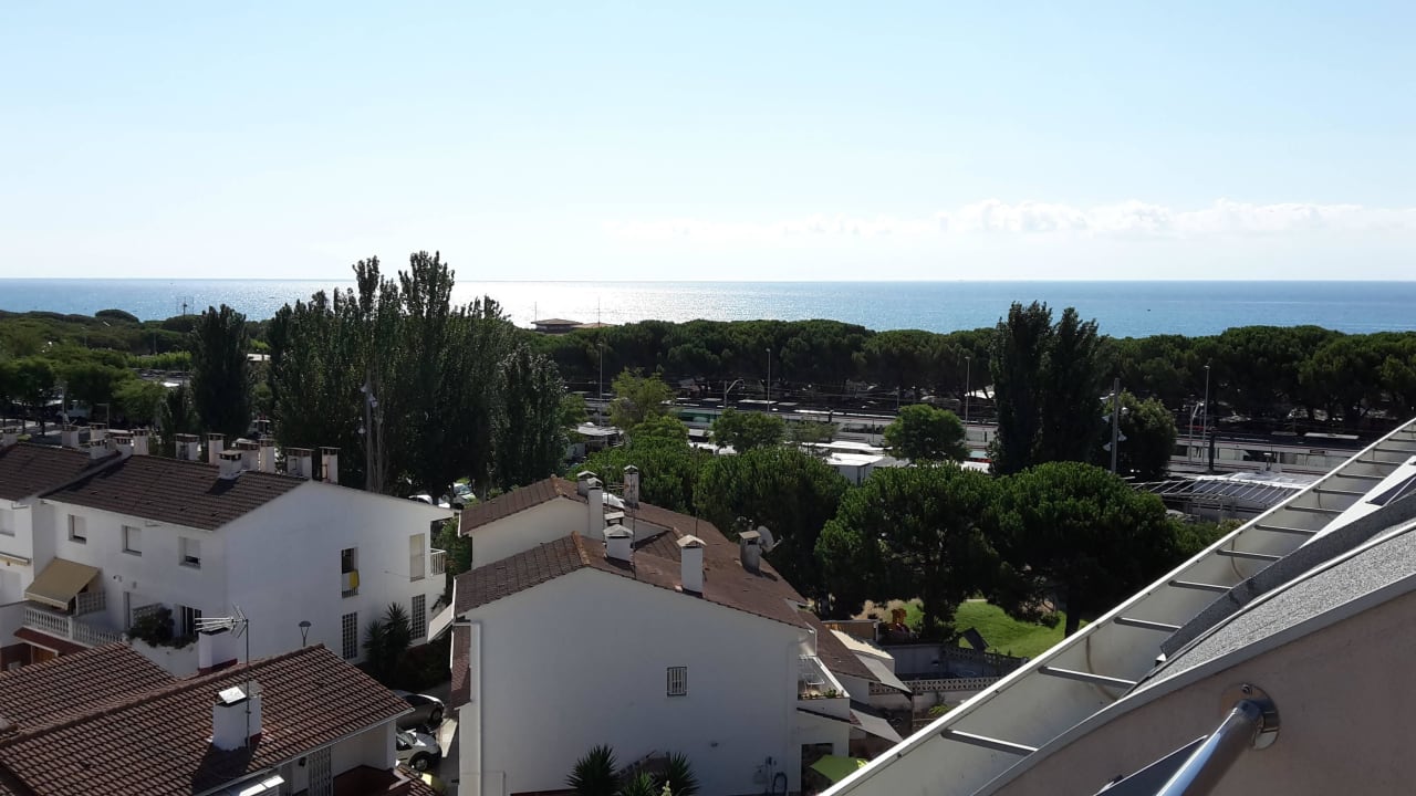 Ausblick vom Balkon des 5. Stocks nach rechts in  AQUA Hotel Onabrava & Spa