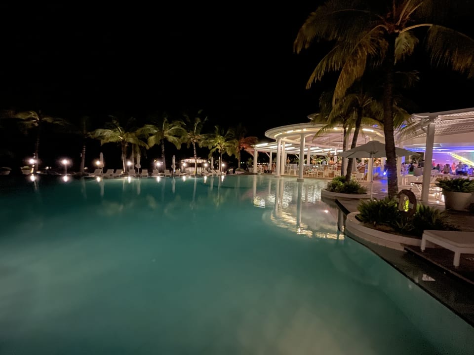 Pool LUX* Grand Gaube Resort & Villas